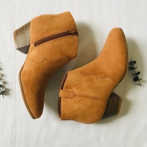 NWOT Old Navy Cowgirl Heeled Booties